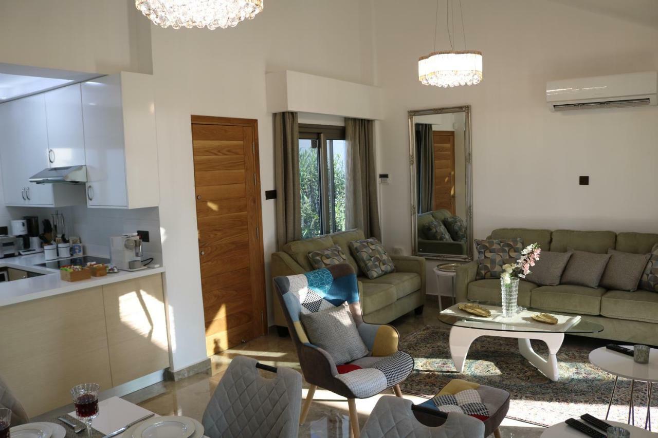 Yulya Villa By Taimoura Paphos Exterior photo